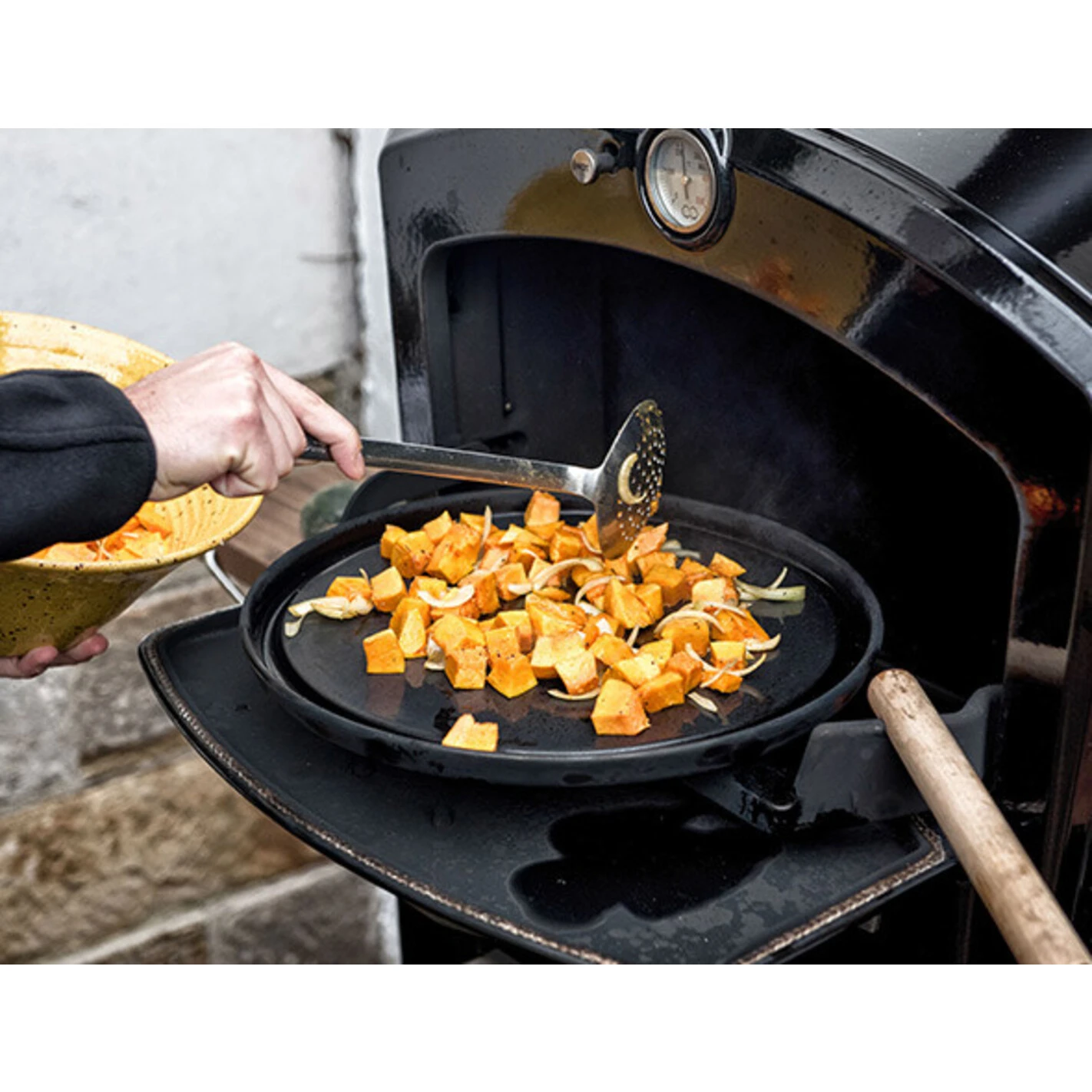 Plancha En Fonte émaillée Pour Four à Bois - Le Gooker 4 Plancha En Fonte émaillée Pour Four à Bois - Le Gooker – Image 2